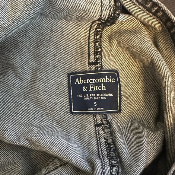 Abercrombie & Fitch denim short overalls (size S) - Picture 3 of 3